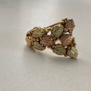 Tricolor vintage leaf gold band
